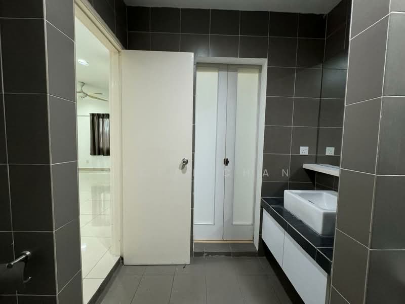Servis Apartment untuk Dijual di Hedgeford 10 Residences - Steffi Chan - Bathroom - PropertyGuru.com.my