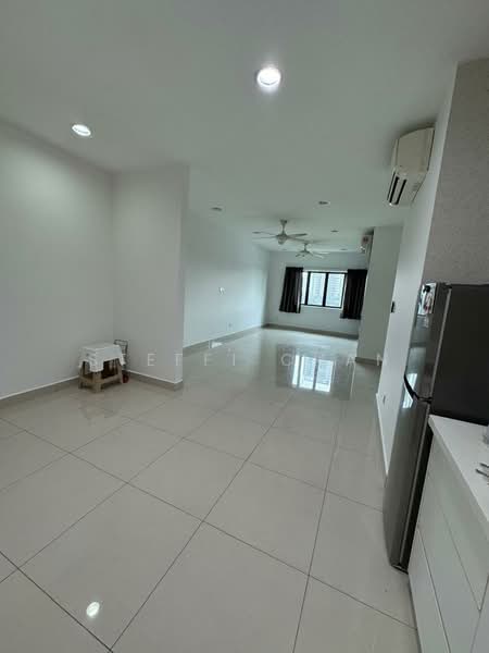 Servis Apartment untuk Dijual di Hedgeford 10 Residences - Steffi Chan - Living Room - PropertyGuru.com.my