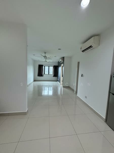 Servis Apartment untuk Dijual di Hedgeford 10 Residences - Steffi Chan - Living Room - PropertyGuru.com.my