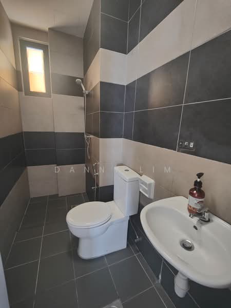 Kondominium untuk Disewa di Edge 360 - Danny Lim - Bathroom - PropertyGuru.com.my