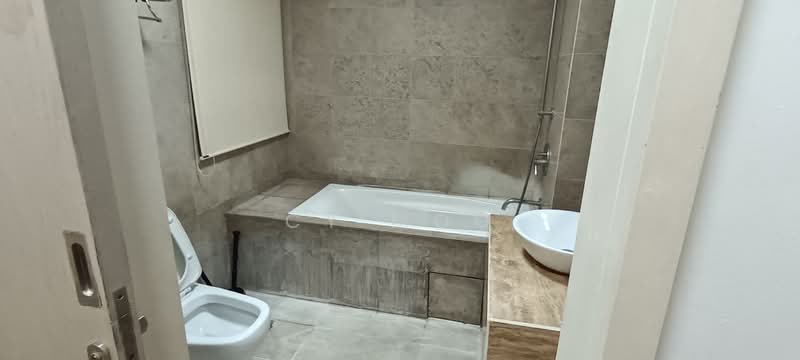Service Residence for Sale at Bintang Fairlane Residences - CY Moo - Bathroom - PropertyGuru.com.my