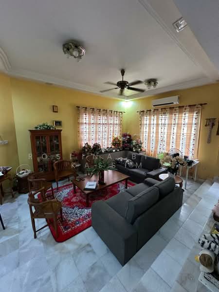 Semi-Detached House for Sale in Taman Universiti (Skudai) - Roslina Binti Kassim - Living Room - PropertyGuru.com.my