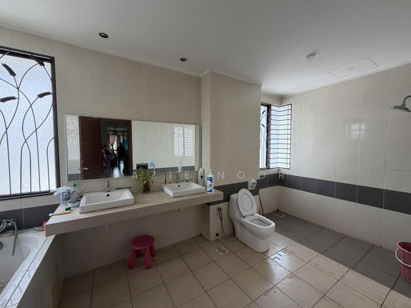 3-storey Terraced House for Sale in Denai Alam (Shah Alam) - Fazie Noor - Bathroom - PropertyGuru.com.my