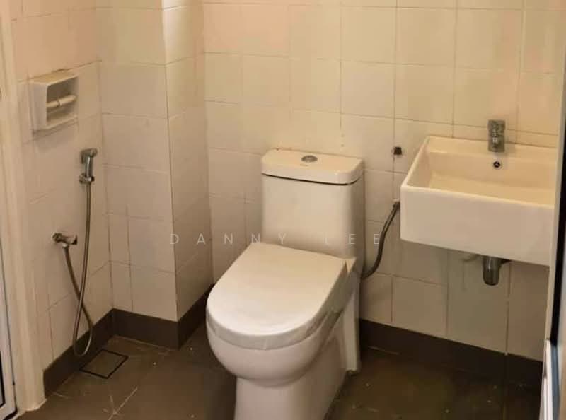 Rumah Teres 2 Tingkat untuk Dijual di Bandar Putra Permai (Seri Kembangan) - Danny Lee - Bathroom - PropertyGuru.com.my