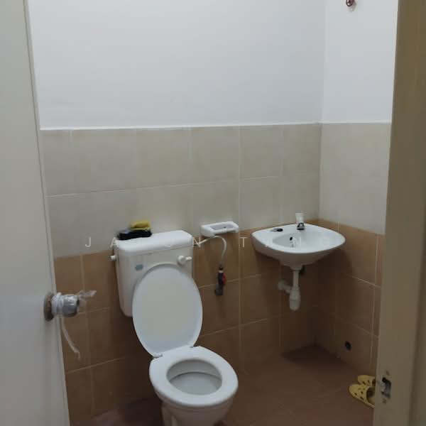 Rumah Teres untuk Dijual di Taman Pulai Jaya (Kulai) - Jason Tang - Bathroom - PropertyGuru.com.my