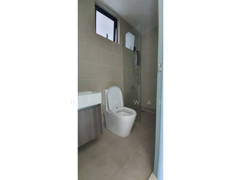 Kediaman Servis untuk Dijual di Fortune Centra - Helen Wan - Bathroom - PropertyGuru.com.my