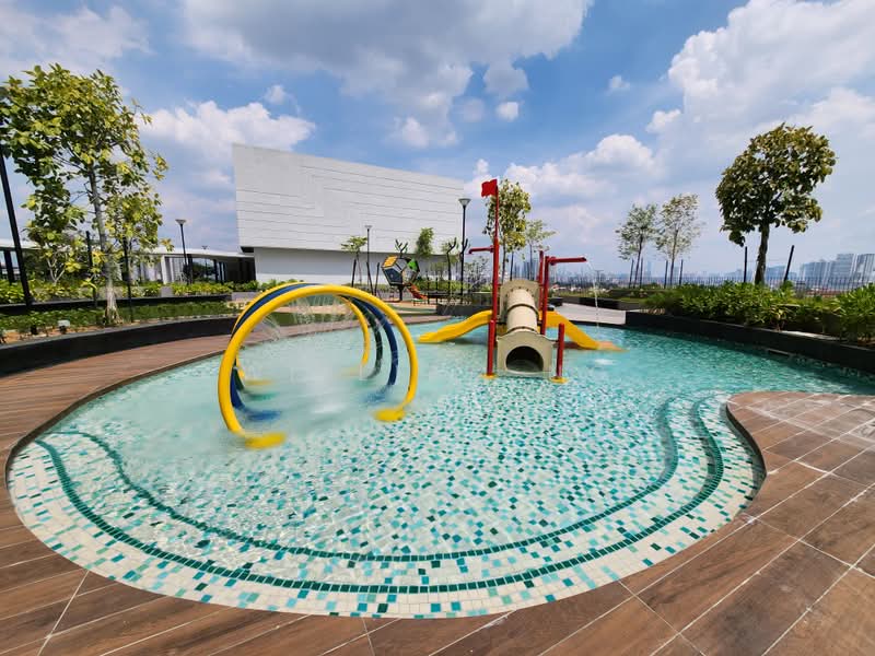 Servis Apartment untuk Disewa di Residensi Ava @ Kiara Bay - William Ng - Pool - PropertyGuru.com.my