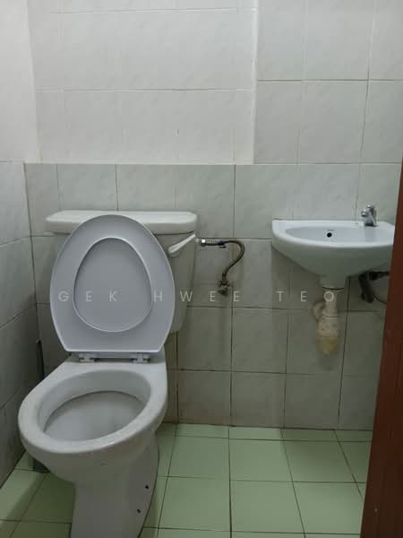 Service Residence for Sale at Brunsfield Riverview - Gek Hwee Teo - Bathroom - PropertyGuru.com.my