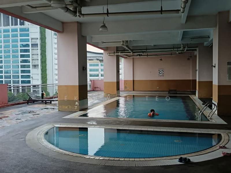 Kediaman Servis untuk Dijual di Brunsfield Riverview - Gek Hwee Teo - Pool - PropertyGuru.com.my