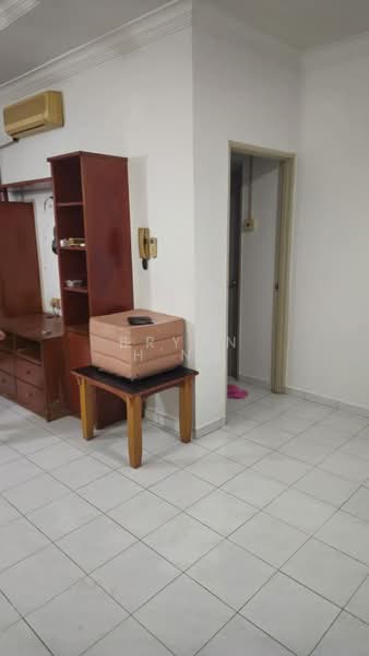 Kondominium untuk Dijual di N-Park Condominium - Bryan H'ng - Living Room - PropertyGuru.com.my