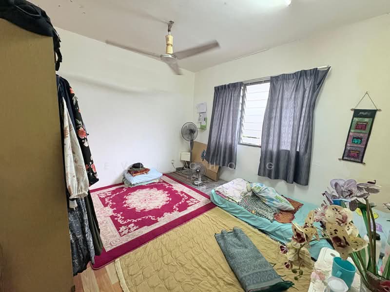 Pangsapuri untuk Dijual di Pangsapuri Suakasih - Even Chong - Bedroom - PropertyGuru.com.my