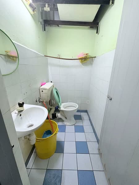 Pangsapuri untuk Dijual di Pangsapuri Suakasih - Even Chong - Bathroom - PropertyGuru.com.my
