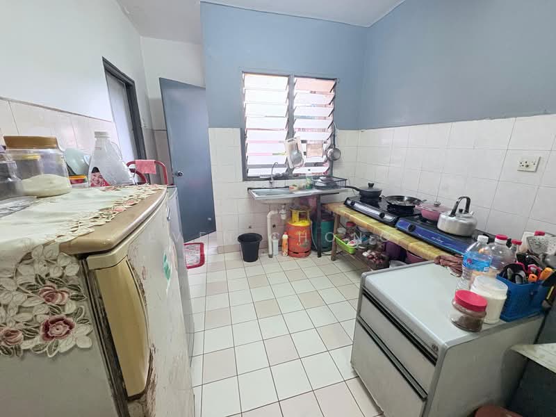 Pangsapuri untuk Dijual di Pangsapuri Suakasih - Even Chong - Kitchen - PropertyGuru.com.my