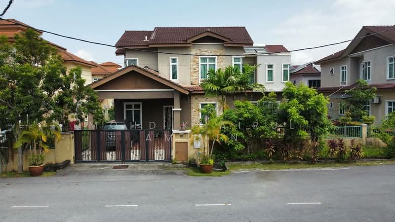 Bungalow for Sale in Desa Pinggiran Putra (Dengkil) - Mohd Khairul Amilin - Exterior - PropertyGuru.com.my