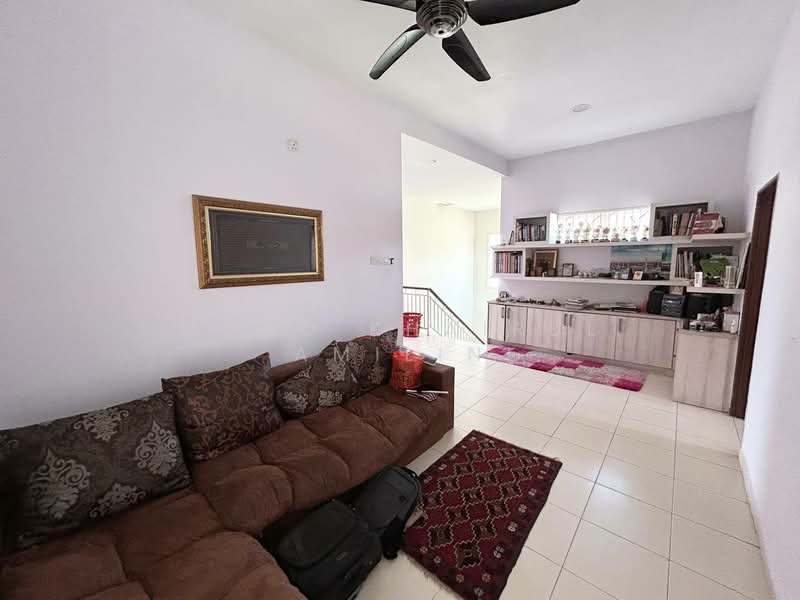 Bungalow for Sale in Desa Pinggiran Putra (Dengkil) - Mohd Khairul Amilin - Living Room - PropertyGuru.com.my