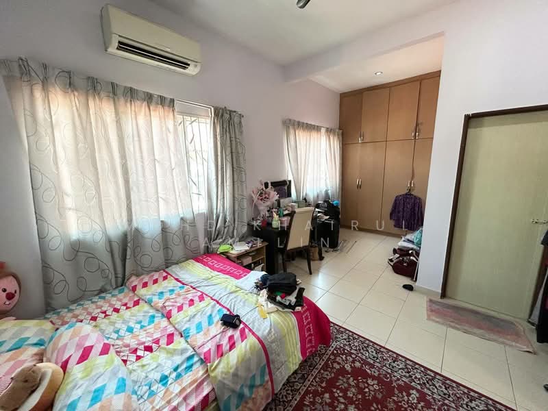 Bungalow for Sale in Desa Pinggiran Putra (Dengkil) - Mohd Khairul Amilin - Bedroom - PropertyGuru.com.my
