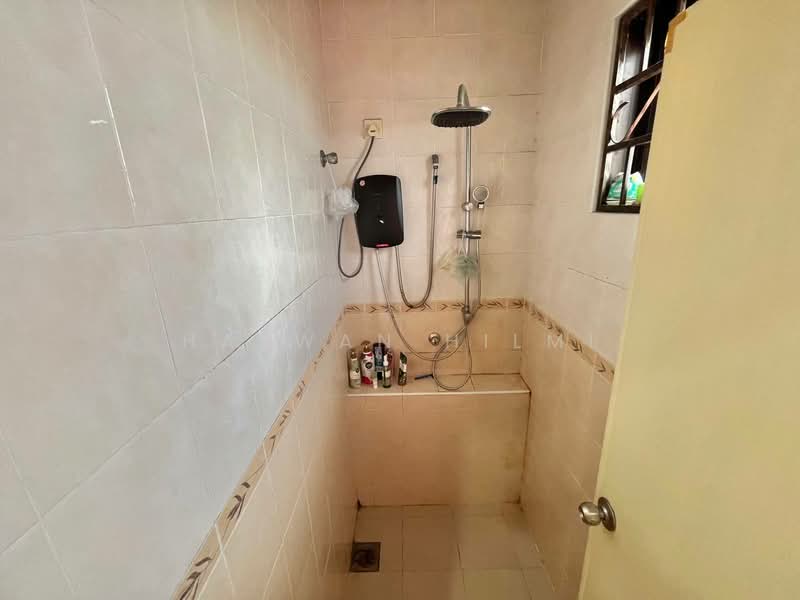 Rumah Berkembar untuk Dijual di Taman Taming Maju (Cheras) - Hazwan Hilmi - Bathroom - PropertyGuru.com.my