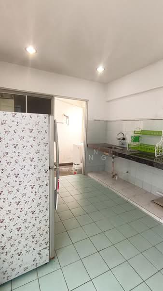 Service Residence for Sale at Serdang Skyvillas (Serdang Perdana) - Even Chong - Kitchen - PropertyGuru.com.my
