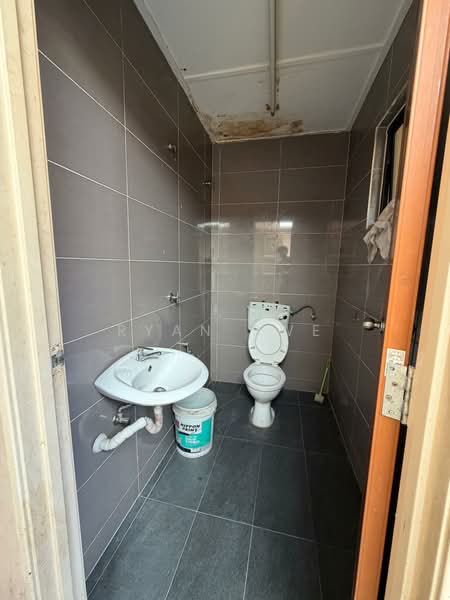 Shop for Rent in Taman Jinjang Baru (Batu) - Ryan Swe - Bathroom - PropertyGuru.com.my