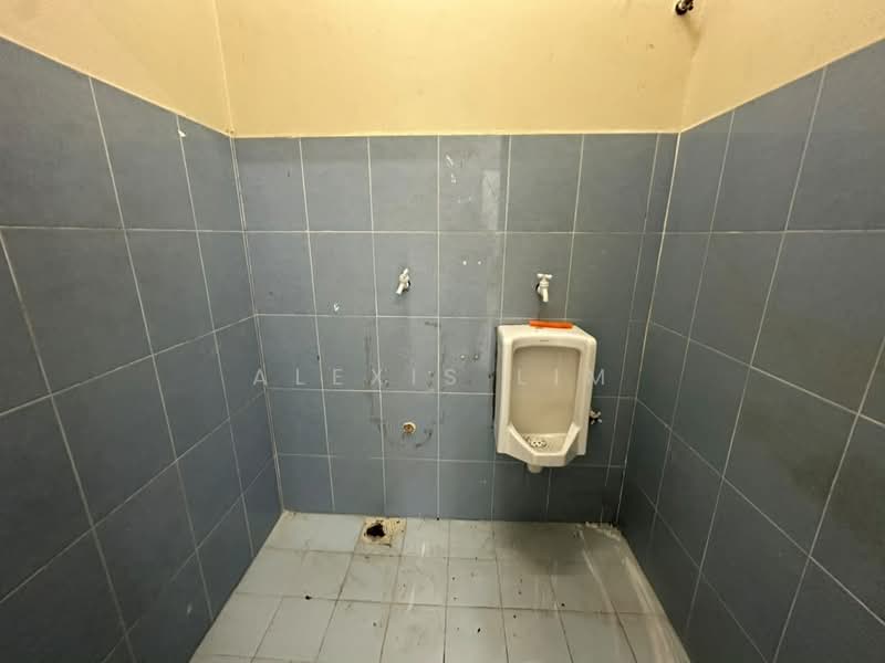 Shop / Office for Rent in Bandar Bukit Tinggi (Klang) - Alexis Lim - Bathroom - PropertyGuru.com.my