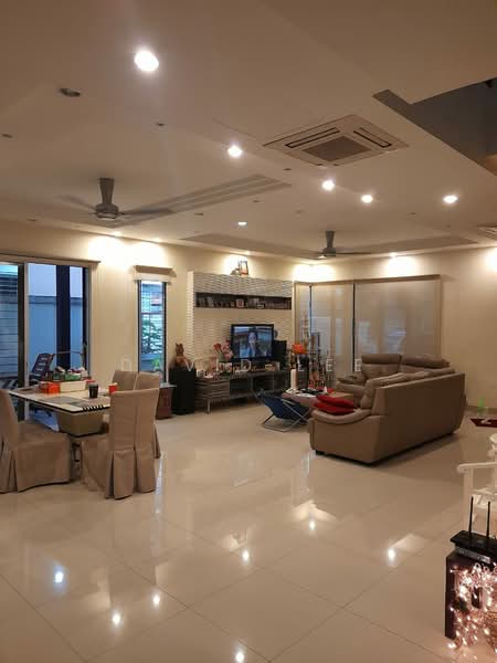Cluster House for Sale in Anggun (Rawang) - David Lee - Living Room - PropertyGuru.com.my
