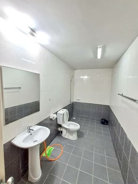 Servis Apartment untuk Disewa di Birch Regency @ Penang Times Square - Gan Chun Kai - Bathroom - PropertyGuru.com.my