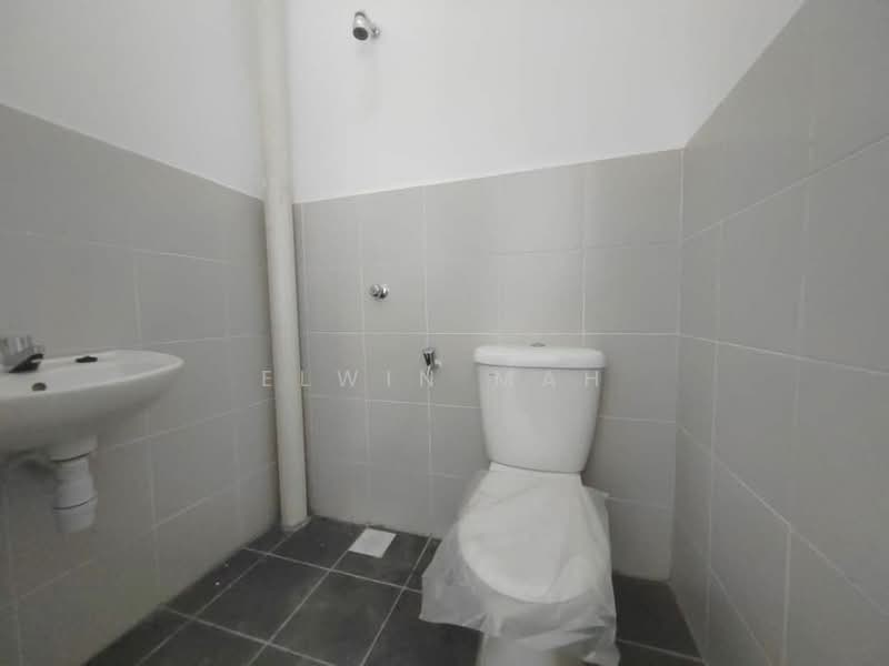 2-storey Terraced House for Sale in Taman Kundang Jaya (Rawang) - Elwin Mah - Bathroom - PropertyGuru.com.my