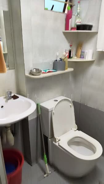 Pangsapuri untuk Dijual di Sri Cempaka (Puchong Jaya) - Tan Bee Choo - Bathroom - PropertyGuru.com.my