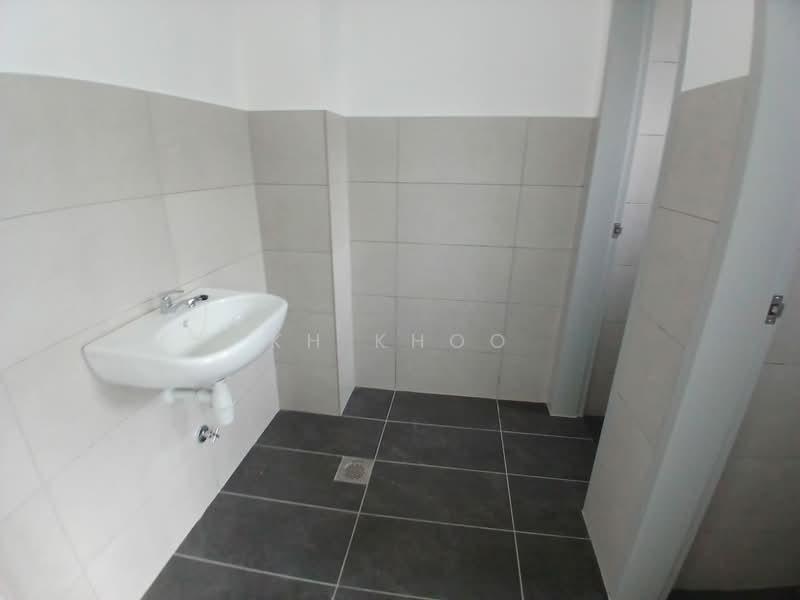 Kedai / Pejabat untuk Disewa di Bandar Rimbayu (Telok Panglima Garang) - KH Khoo - Bathroom - PropertyGuru.com.my