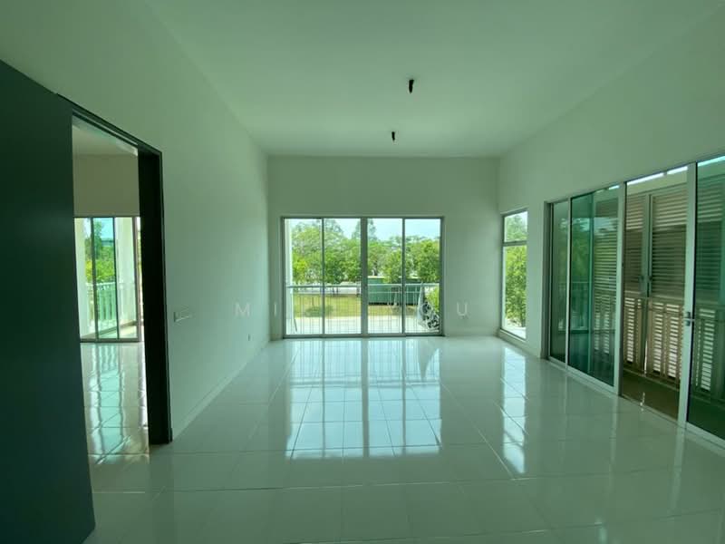 2-storey Terraced House for Sale in Bandar Saujana Putra (Tanjong Duabelas) - Miki You - Living Room - PropertyGuru.com.my
