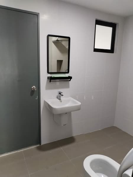 Servis Apartment untuk Disewa di TRIO By Setia - John Tee - Bathroom - PropertyGuru.com.my