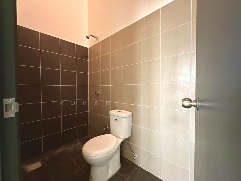 1-storey Terraced House for Sale in Dengkil (Selangor) - Rohani Daud - Bathroom - PropertyGuru.com.my