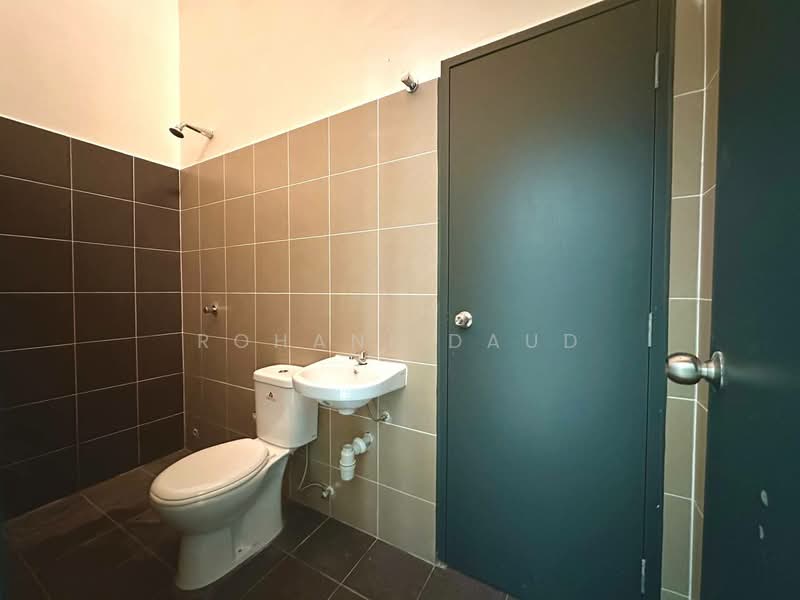 1-storey Terraced House for Sale in Dengkil (Selangor) - Rohani Daud - Bathroom - PropertyGuru.com.my