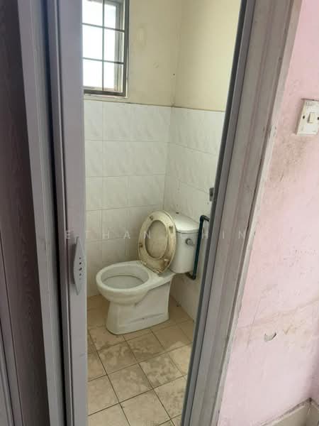 Apartment for Sale at Kekwa Apartment - Ethan Chin - Bathroom - PropertyGuru.com.my