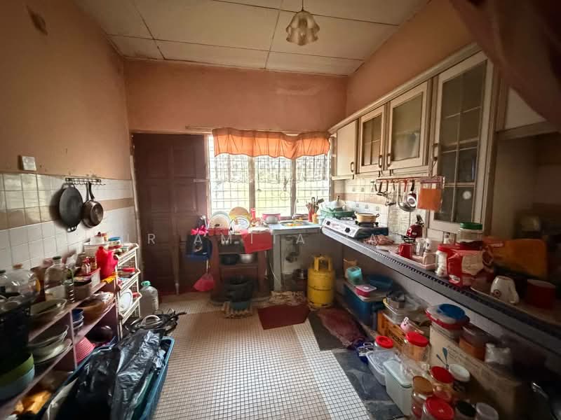 1-storey Terraced House for Sale in Seksyen 18 (Shah Alam) - Nur Amita Tahir - Kitchen - PropertyGuru.com.my