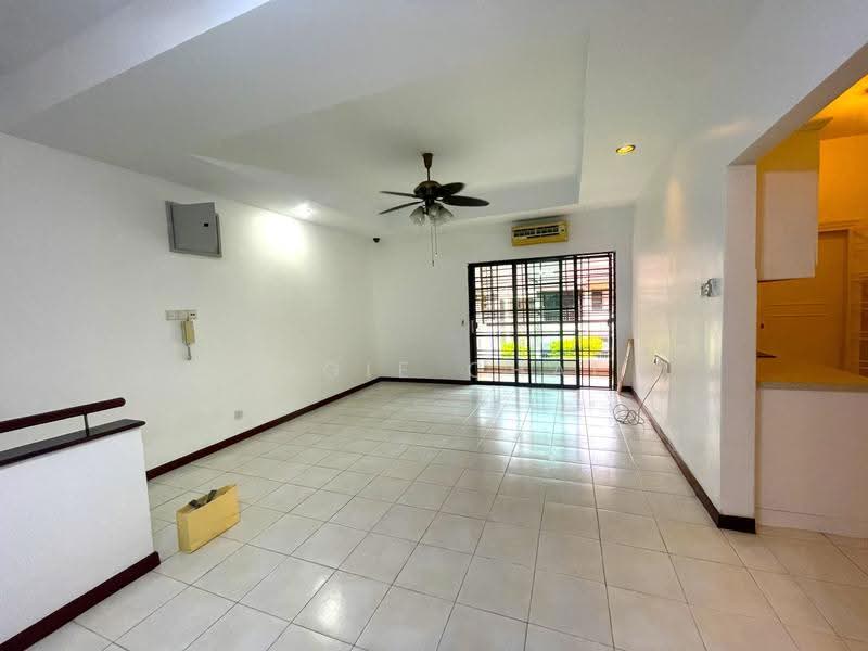 Rumah Bandar untuk Dijual di Sunway Damansara (Kota Damansara) - Angie Chai - Living Room - PropertyGuru.com.my