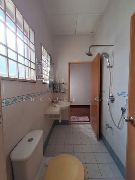 Rumah Teres 2-Tingkat untuk Dijual di Bandar Puteri Puchong (Puchong) - Shanice Low - Bathroom - PropertyGuru.com.my