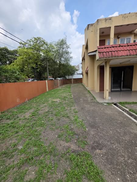 2.5-storey Terraced House for Sale in Subang Jaya (Selangor) - Baljeet Singh - Exterior - PropertyGuru.com.my