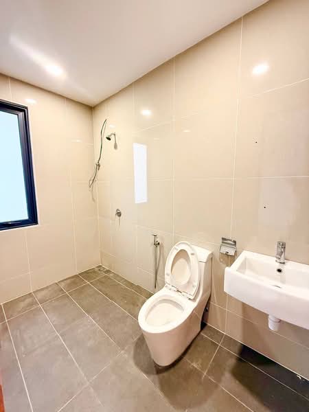 Rumah Teres 4 Tingkat untuk Dijual di Damansara Perdana (Selangor) - Noor Hidayah Mohamad Noor - Bathroom - PropertyGuru.com.my