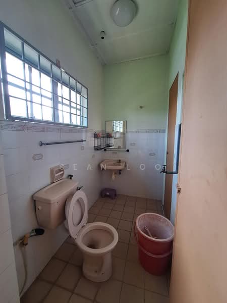 2-storey Terraced House for Sale in Taman Serdang Raya (Seri Kembangan) - Sean Loo - Bathroom - PropertyGuru.com.my
