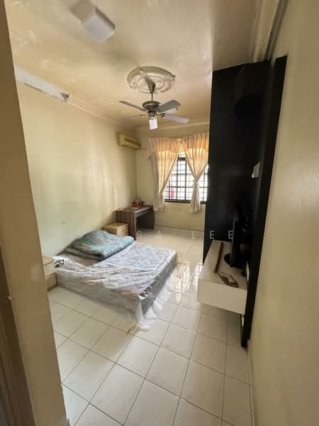 1.5-storey Terraced House for Sale in Taman Pelangi Indah (Ulu Tiram) - Sausa Lee - Bedroom - PropertyGuru.com.my