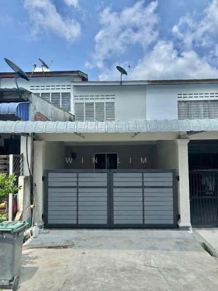 Rumah Teres 2 Tingkat untuk Dijual di Taman Intan Kluang (Kluang) - Win Lim - Exterior - PropertyGuru.com.my
