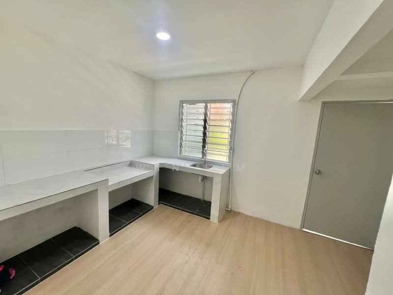 Rumah Teres 2 Tingkat untuk Dijual di Taman Intan Kluang (Kluang) - Win Lim - Kitchen - PropertyGuru.com.my