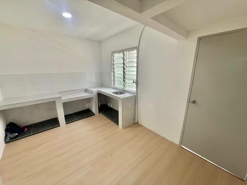 Rumah Teres 2 Tingkat untuk Dijual di Taman Intan Kluang (Kluang) - Win Lim - Kitchen - PropertyGuru.com.my