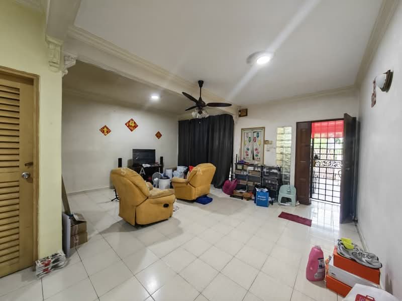Rumah Teres 2 Tingkat untuk Dijual di Taman Desa Cemerlang (Ulu Tiram) - Sausa Lee - Living Room - PropertyGuru.com.my