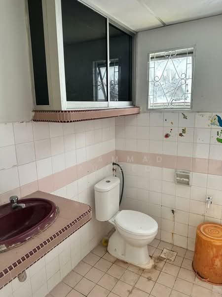 Apartment for Rent at Pelangi Court - Muhammad Taufeeq - Bathroom - PropertyGuru.com.my