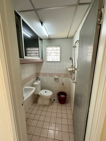 Apartment for Rent at Pelangi Court - Muhammad Taufeeq - Bathroom - PropertyGuru.com.my