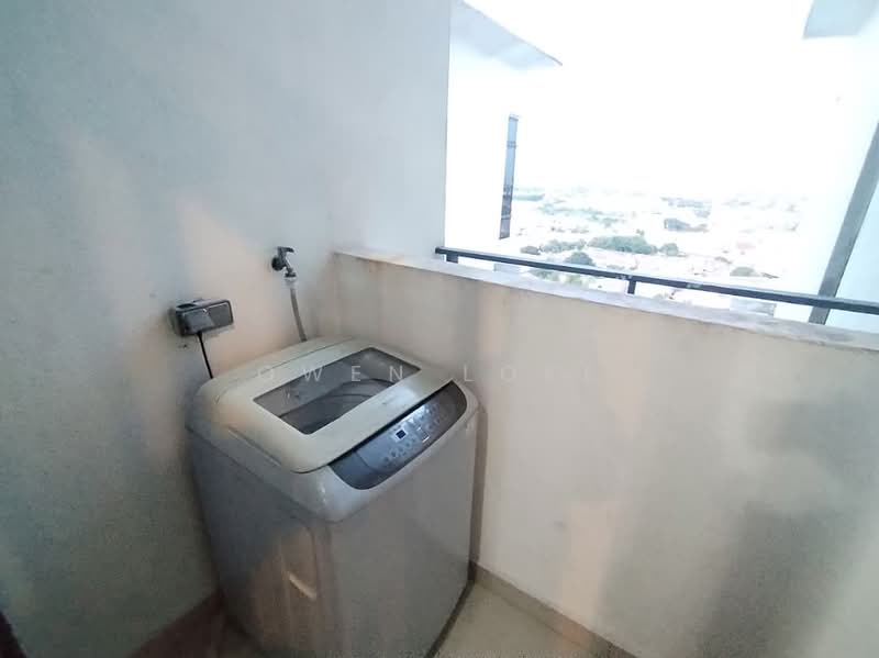 Servis Apartment untuk Disewa di Eve Suite / NZX Square - Owen Loke - Balcony - PropertyGuru.com.my
