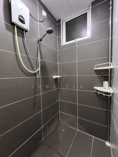 Servis Apartment untuk Disewa di KSL Residence @ Daya - June Teo - Bathroom - PropertyGuru.com.my