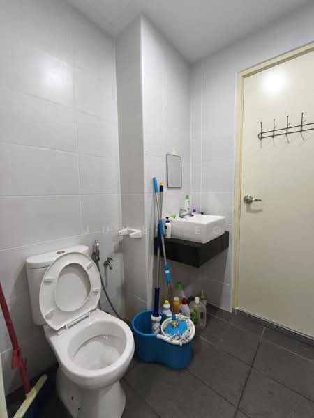 Servis Apartment untuk Disewa di KSL Residence @ Daya - June Teo - Bathroom - PropertyGuru.com.my